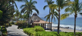 Beachfront Casa Mar de Grecia- Private beach