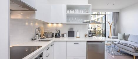 Deluxe Apartment | Private kitchen | Mini-fridge, oven, stovetop, dishwasher