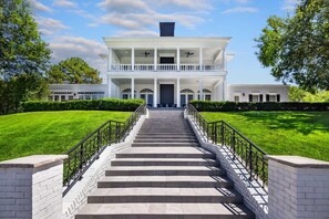 Exterior - New Private Lakefront Mansion on 5acres-3 Homes!Sleeps 44~Huge Pool/Hot tub/Dock (Branson)