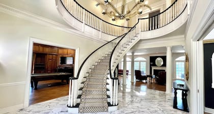 New Private Lakefront Mansion on 5acres-3 Homes!Sleeps 44~Huge Pool/Hot tub/Dock