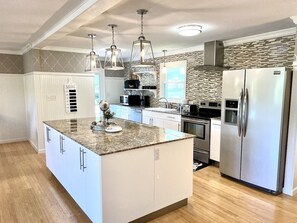 Fridge, microwave, oven, stovetop - New Private Lakefront Mansion on 5acres-3 Homes!Sleeps 44~Huge Pool/Hot tub/Dock (Branson)