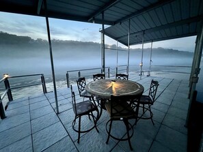 Outdoor dining - New Private Lakefront Mansion on 5acres-3 Homes!Sleeps 44~Huge Pool/Hot tub/Dock (Branson)