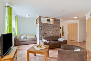 Fernseher, DVD-Player, Stereoanlage