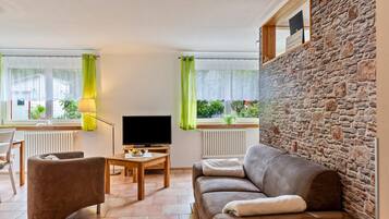 Een televisie, een dvd-speler en een stereo