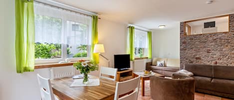 Télévision, lecteur de DVD, chaîne hi-fi