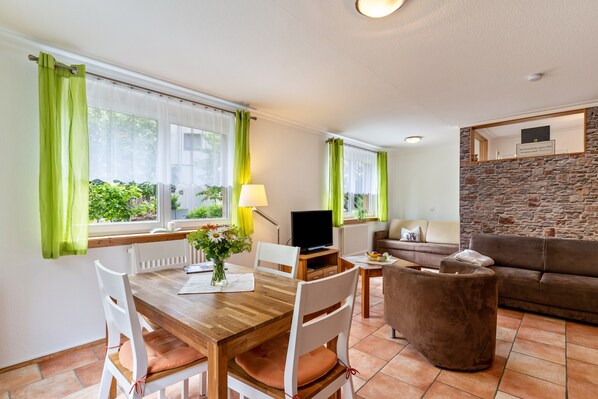 Fernseher, DVD-Player, Stereoanlage