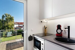 Fridge, microwave, oven, stovetop