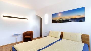 2 Schlafzimmer, Schreibtisch, Bügeleisen/Bügelbrett, kostenloses WLAN