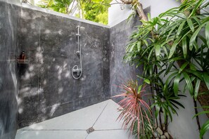 Shower, hair dryer, towels, soap - Serene 4br Seminyak Villa with Tropical (Seminyak)