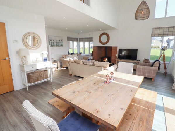 Cottage | Outdoor dining - The Beach House (Chathill)