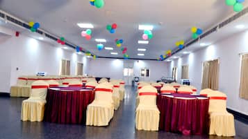 32-inch LED TV with cable channels, TV