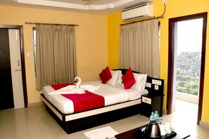 Superior Double Room | Blackout drapes, iron/ironing board, free WiFi, bed sheets - Four Square Holidayz (Kanthi)