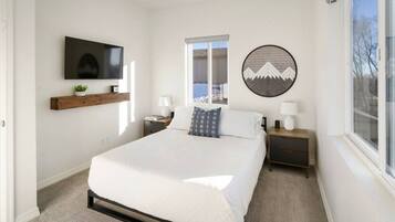 3 bedrooms, desk, iron/ironing board, travel cot