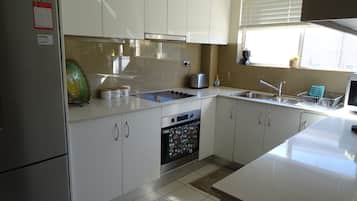 Fridge, oven, stovetop, electric kettle