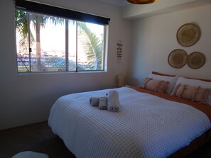 2 bedrooms, iron/ironing board, WiFi