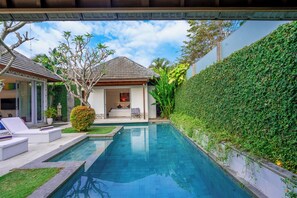 Hồ bơi ngoài trời 