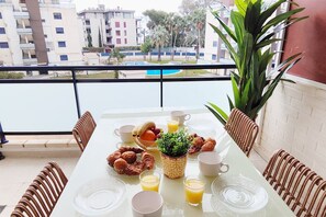 Outdoor dining - Appartment Sueños del Mar by DENIA COSTA (Denia)