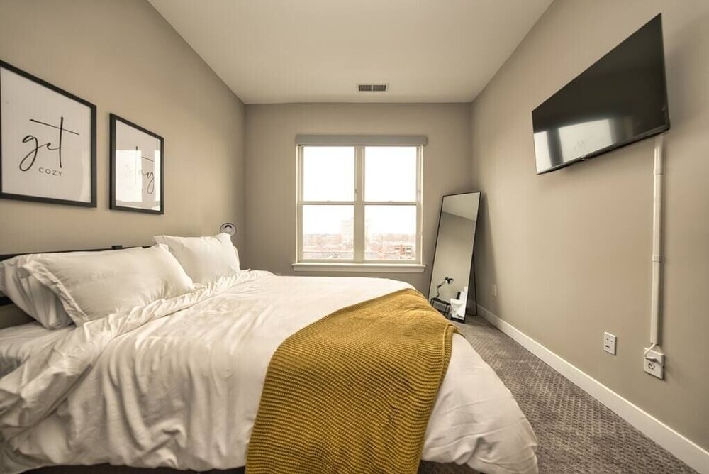 Luxury 2br queen beds free parking pool indianapolis vrbo