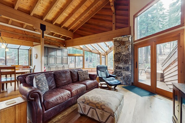 Televisión, chimenea y tenis de mesa 