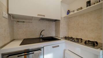 Refrigerador, microondas, lavavajillas y tostadora