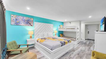 ห้องแฟมิลี่สวีท, 1 ห้องนอน, ปลอดบุหรี่, เห็นวิวมหาสมุทรบางส่วน | ผ้านวมขนเป็ด, เตียงเมมโมรีโฟม, ห้องพักตกแต่งอย่างมีเอกลักษณ์