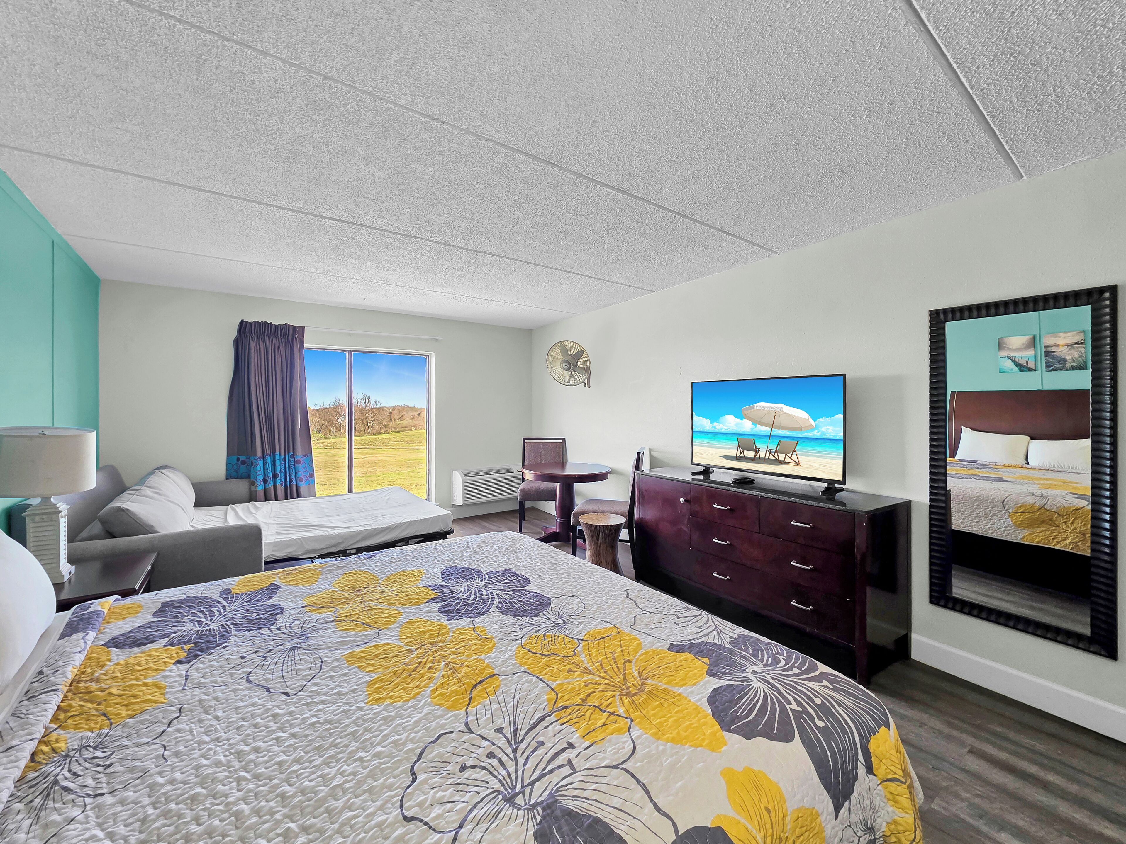 舒適套房, 1 張特大雙人床及 1 張梳化床, 非吸煙房 | 羽絨被、記憶棉床墊、獨特設計、獨特裝修