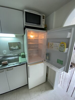 Fridge, microwave