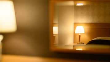 Deluxe Room, Smoking | Iron/ironing board, free WiFi