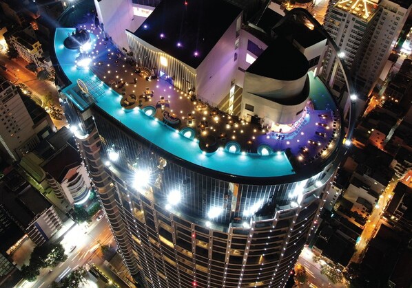 Bar (en la propiedad)