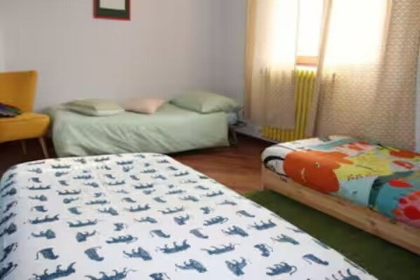2 bedrooms, iron/ironing board, travel cot, WiFi