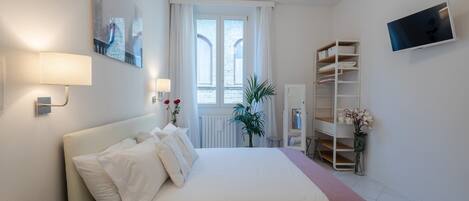 Basic-Apartment, Mehrere Betten | 2 Schlafzimmer, laptopgeeigneter Arbeitsplatz, Bettwäsche