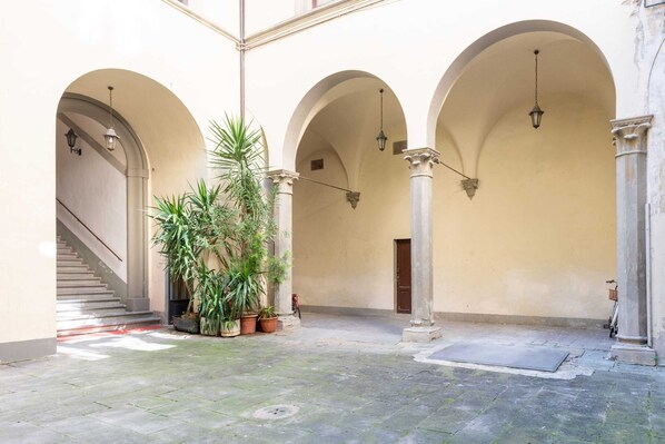 Basic Apartment, Multiple Beds | Property grounds - Belledonne Apartment (Florence)