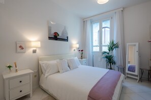 Basic Apartment, Multiple Beds | 2 bedrooms, laptop workspace, bed sheets - Belledonne Apartment (Florence)
