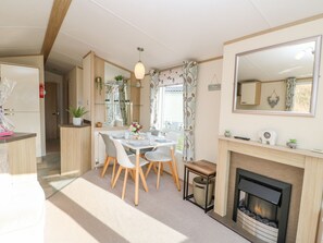 Dining - 46 Willowburn (Morpeth)