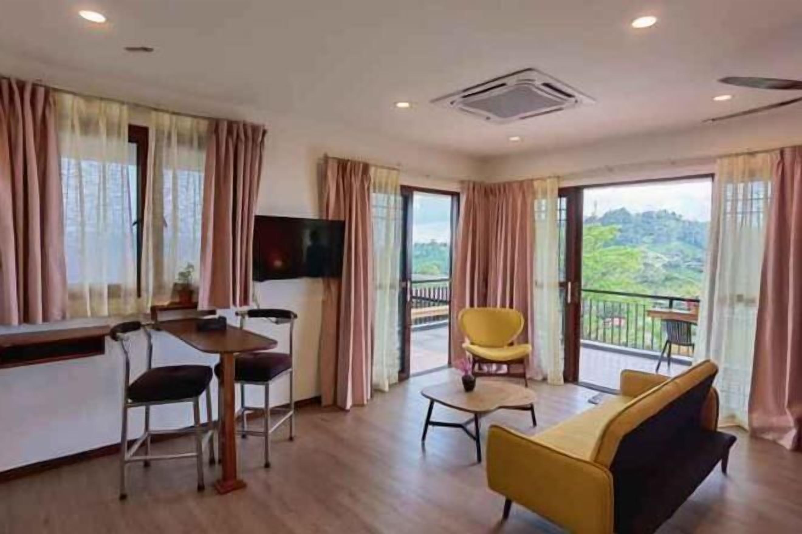 Living area | Flat-screen TV