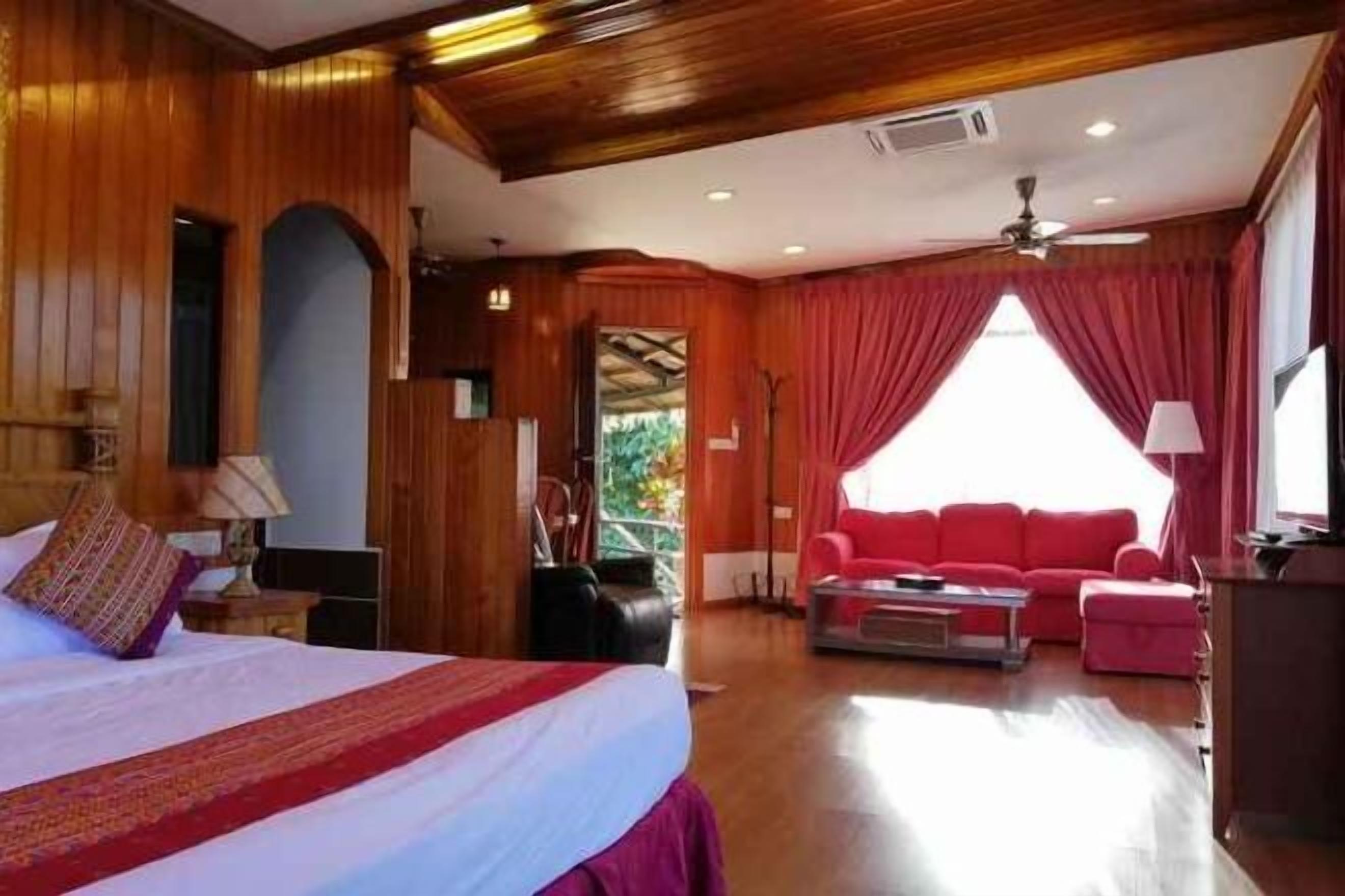 Desk, blackout curtains, iron/ironing board, free WiFi