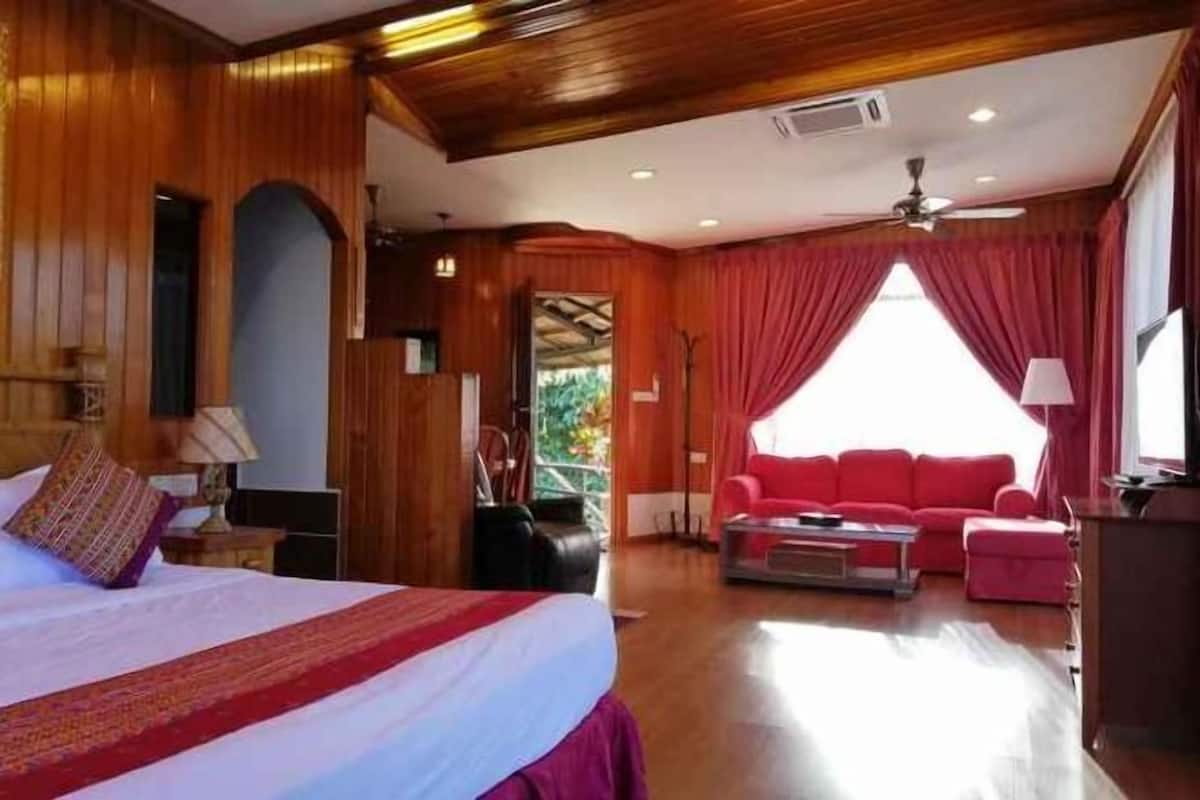 Desk, blackout curtains, iron/ironing board, free WiFi