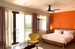 Kamar Double Eksklusif | Meja kerja, tirai kedap cahaya, setrika/meja setrika, dan Wi-Fi gratis
