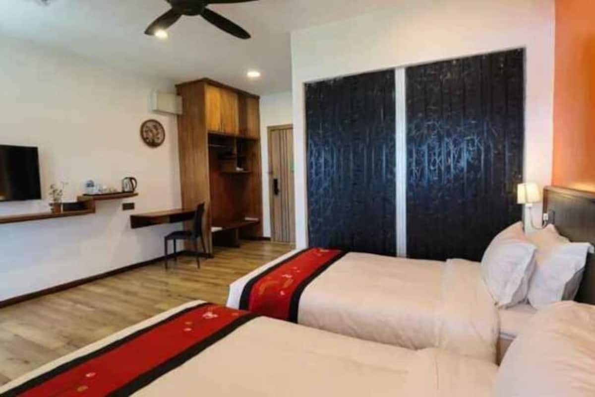 Desk, blackout drapes, iron/ironing board, free WiFi