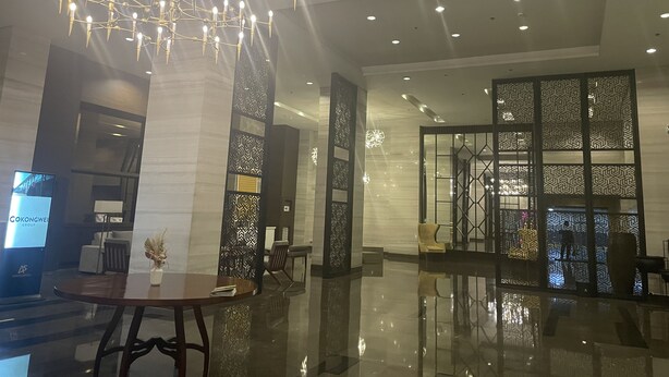 A modern lobby with a chandelier, a reception desk, and a seating area. - Pet Friendly Staycation at The Radiance Manila Bay (Pasay)