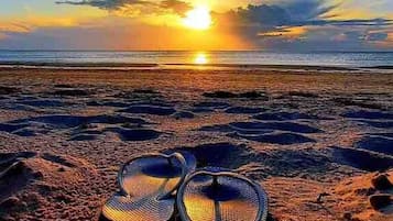 Plage à proximité, chaises longues
