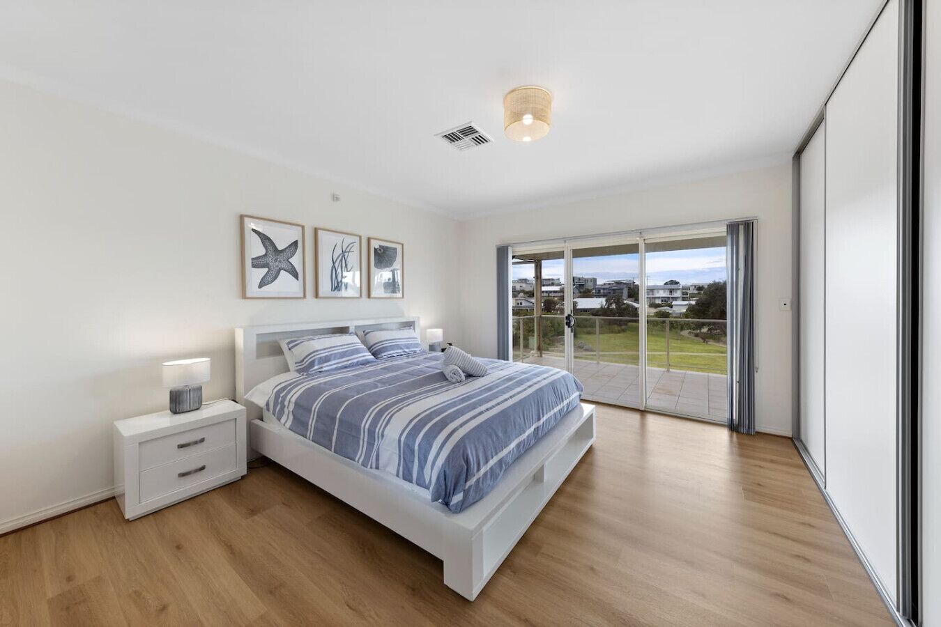 5 間睡房、書桌、熨斗/熨衫板、可攜式嬰兒床