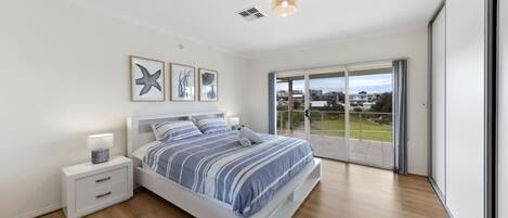 5 bedrooms, desk, iron/ironing board, travel cot