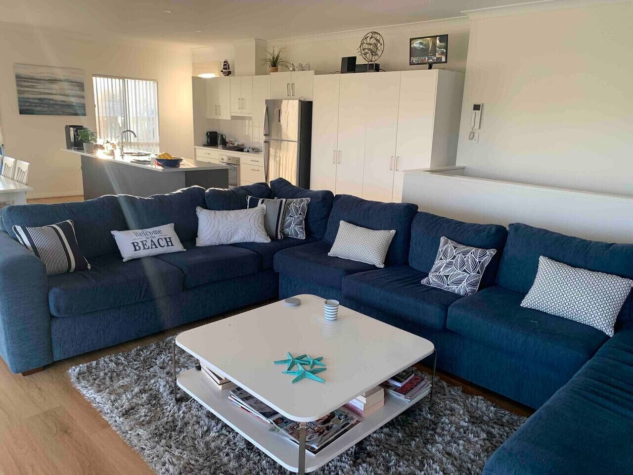 Smart-TV, Kamin, Videospiele, DVD-Player