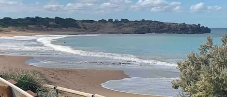 Plage à proximité, chaises longues