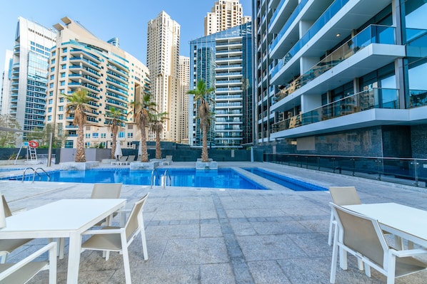 Outdoor pool - Maison Privee - Sparkle Tower 3 (Dubai)