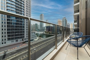 Comfort Apartment | Balcony - Maison Privee - Sparkle Tower 3 (Dubai)