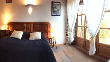 4 bedrooms, iron/ironing board, travel crib, free WiFi