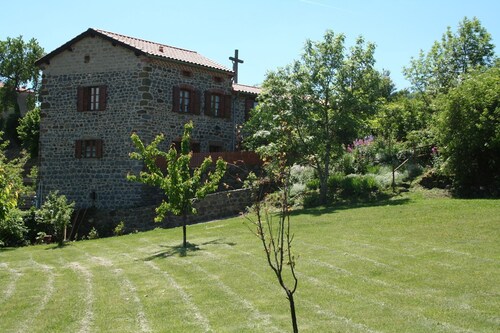 Gîte le Pigeonnier des Lilas in the Allier gorges