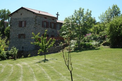 Gîte le Pigeonnier des Lilas in the Allier gorges